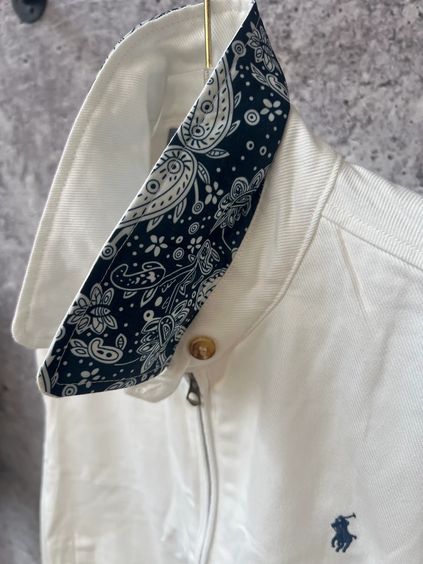 P310 Ralph Lauren autumn old style classic lapel women's twill washed jacket, a popular item in Xiaohongshu's major live broadcast rooms, pony embroidery on the chest, cracked printed letters on the sleeves, customized hardware accessories, and restored workmanship details